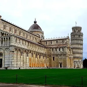 https://tra-miracoli-e-cavalieri.it-tuscanyhotel.com